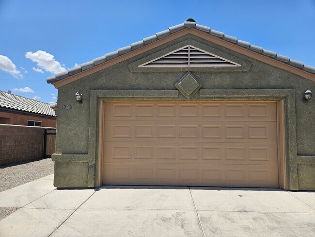 Foto del edificio - 3 bed/2bath Stick Built home in Central BH...