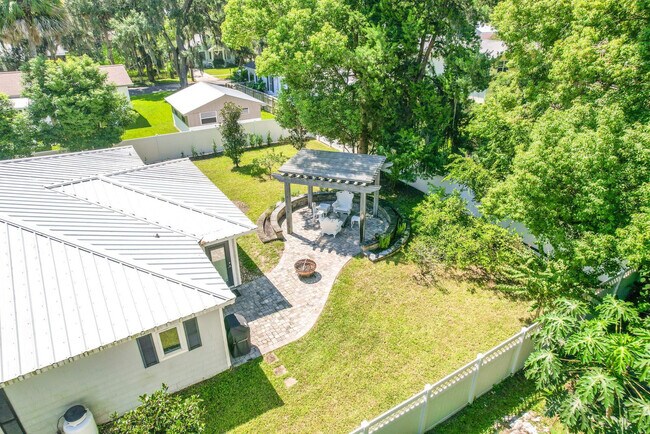 Foto del edificio - 16 Magnolia Ave