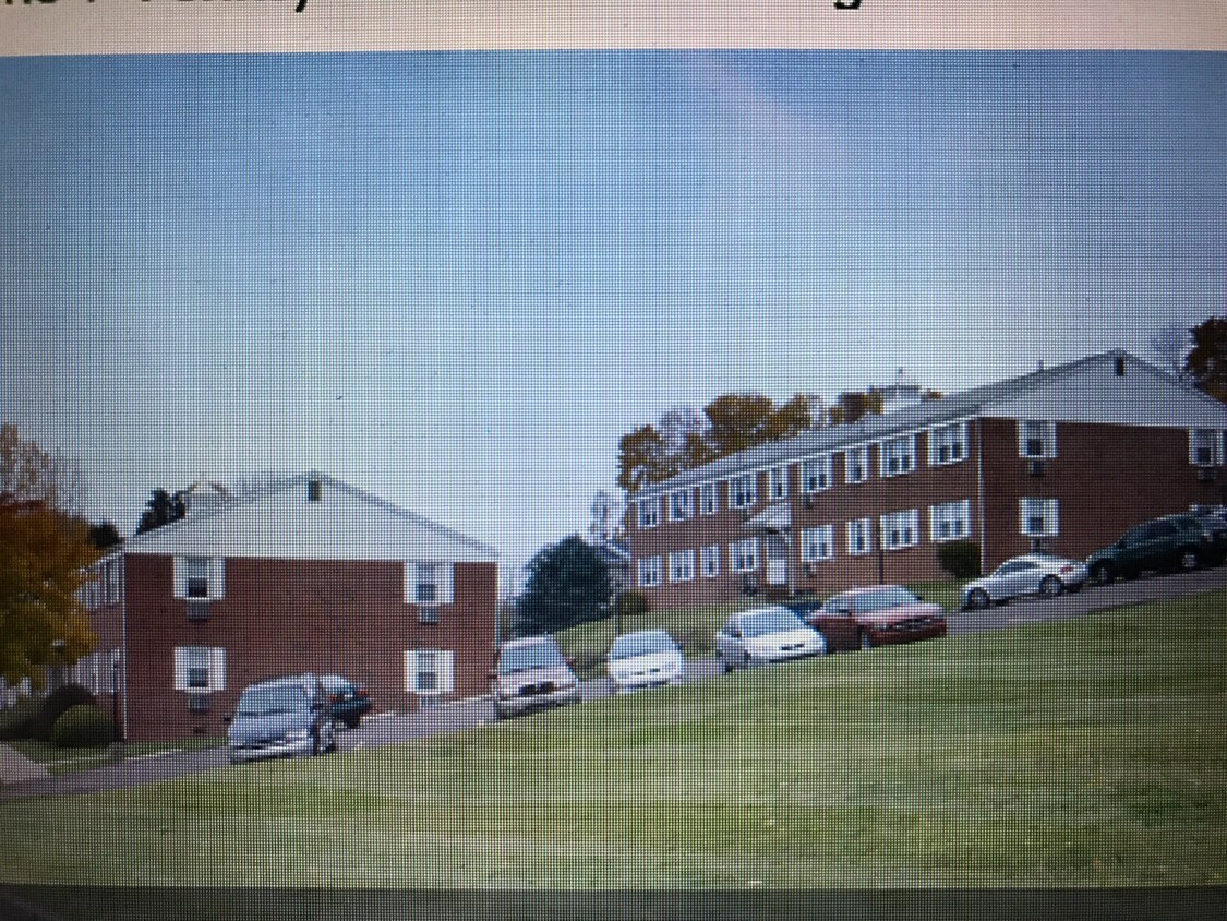 Building Photo - 930 McGuire Rd