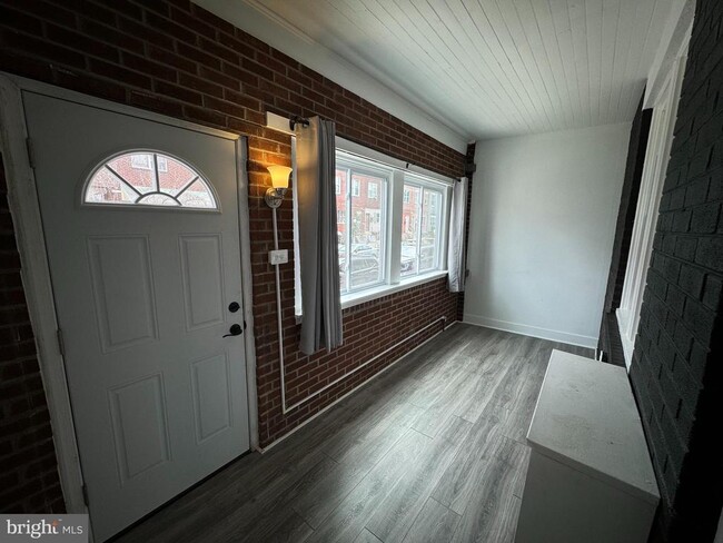 Building Photo - 1608 S 28th St