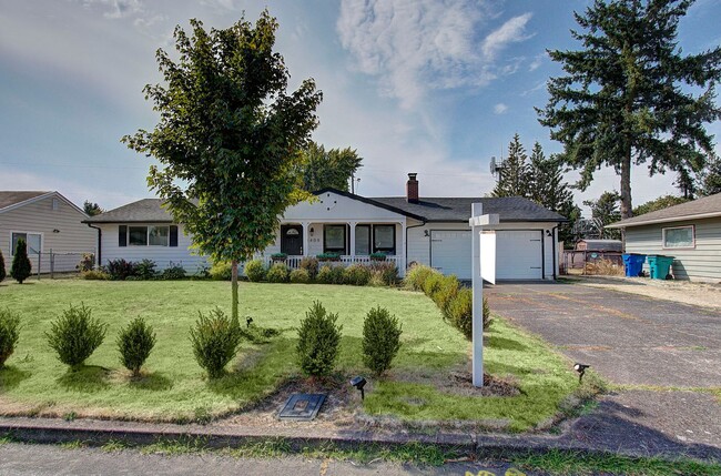 Building Photo - Welcome to this Beautifully Remodeled Ranc...
