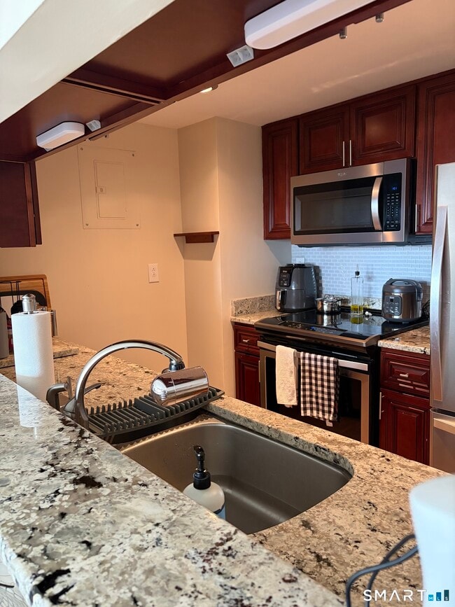 Building Photo - 127 Greyrock Pl
