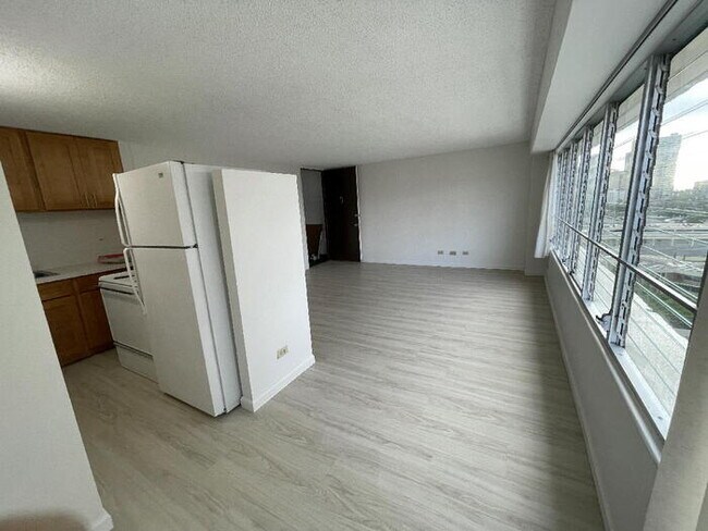 Foto del edificio - To register for the showing time below, no...