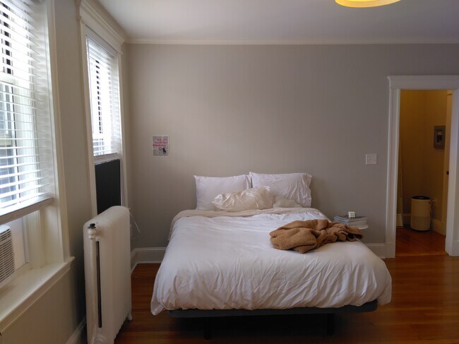 Building Photo - 114 Riverway
