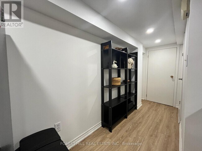 Photo du bâtiment - 960 Briar Hill Ave