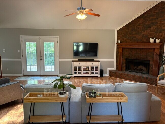 Foto del edificio - 433 Spruce Glen Dr