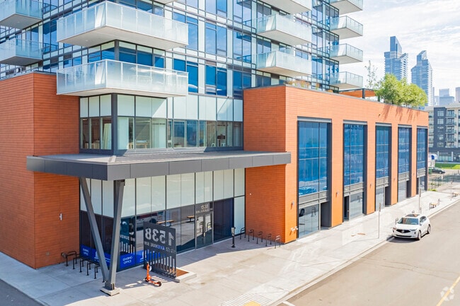 Building Photo - Sunalta Heights