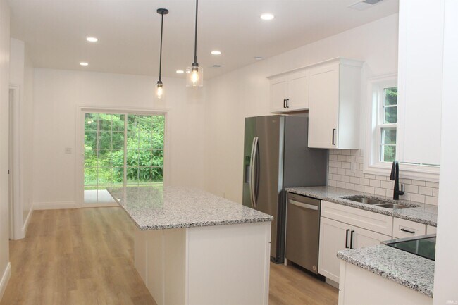 Foto del edificio - 1244 Esther Hills Lane