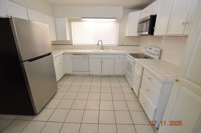 Foto del edificio - 356 E Desert Inn Rd