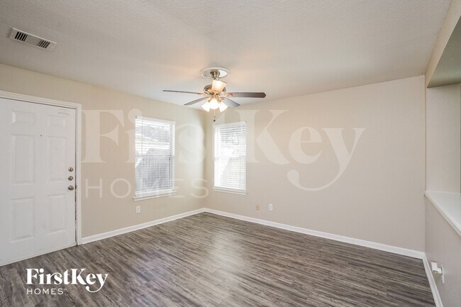 Foto del edificio - 6622 Hawthorne Falls Ln