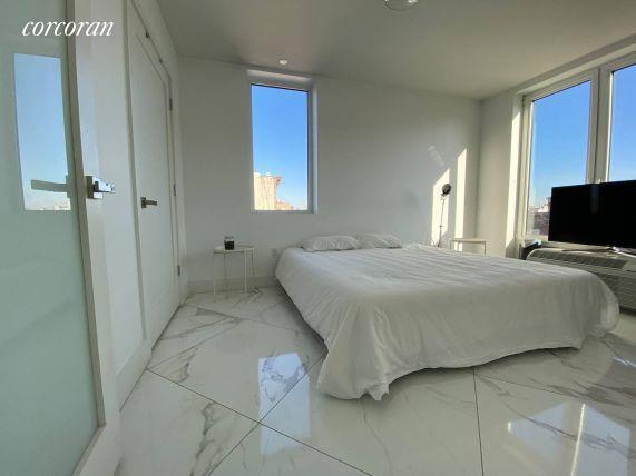 Foto del edificio - 977 Manhattan Ave