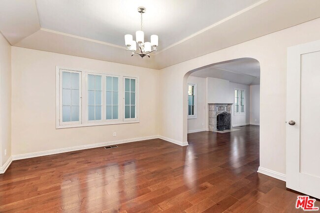 Building Photo - 1053 S Mansfield Ave