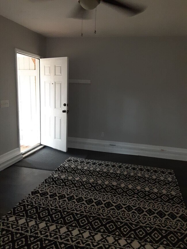 Foto del edificio - 5501 Bow Hill Dr