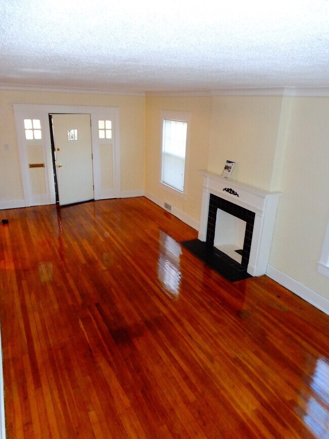 Foto del edificio - 1545 E 75th St