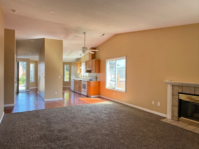 Foto del edificio - 15619 NE Hickory St