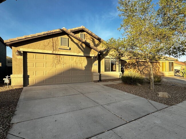 Foto del edificio - 3 Bedroom 2 Bath Single Level Home In Mari...