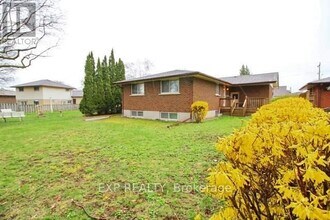 Building Photo - 358 Adelaide Ave E