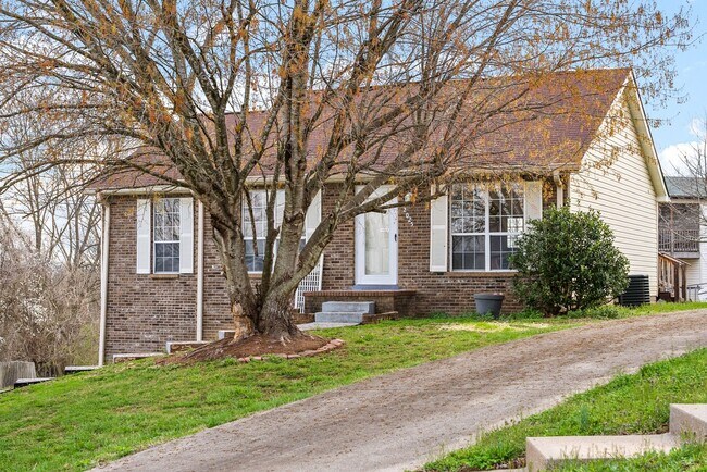Building Photo - 3 Bed 2 Bath Home Near Post for Rent!