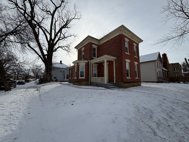 Building Photo - 203 W Dewald St