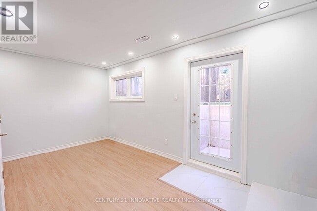 Building Photo - 56 Foxacre Row