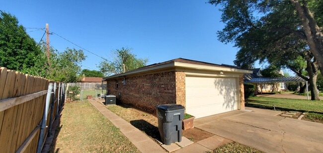 Building Photo - 4525 Sisk Rd