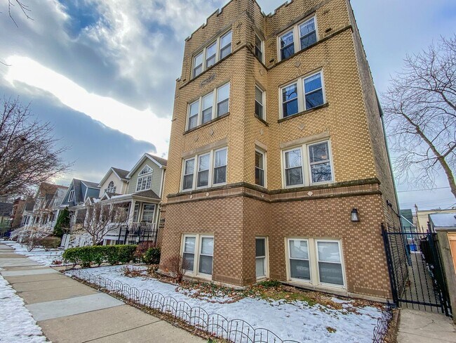 Foto del edificio - 5058 N Claremont Ave