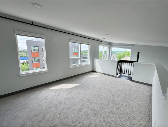 Building Photo - 111 E Allen St