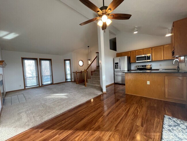 Building Photo - Home For Rent Papillion