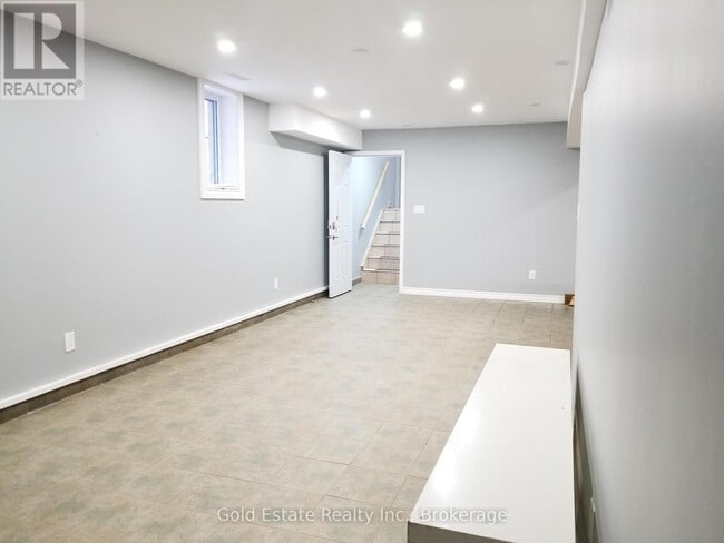 Building Photo - 426 Langlois Ave