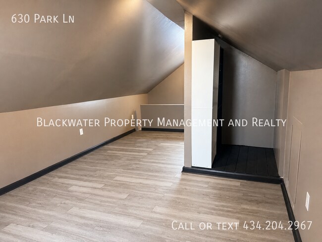 Building Photo - 630 Park Ln