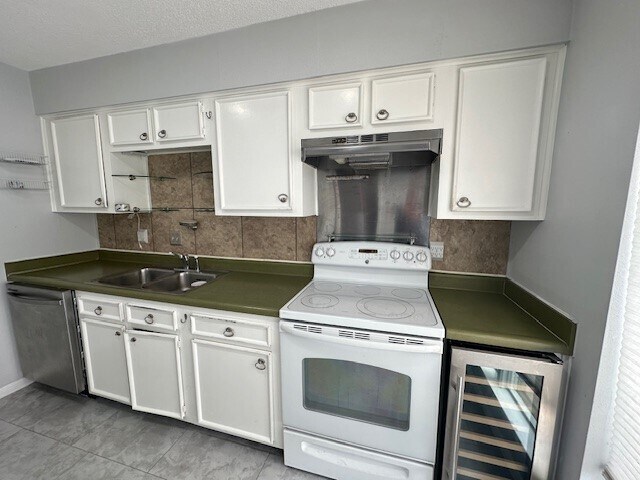Foto del edificio - 7700 Creekbend Dr