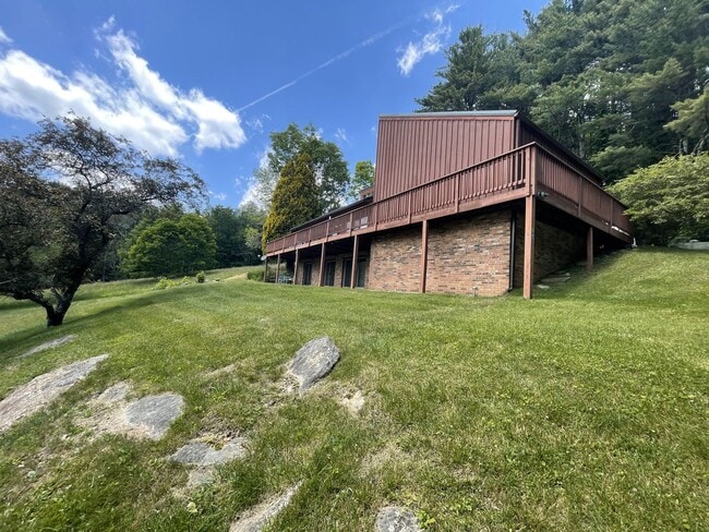 Photo - 593 Pinnacle Dr House