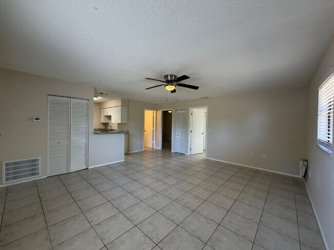 Foto del edificio - "Charming 2-Bed Retreat with Granite Finishes”