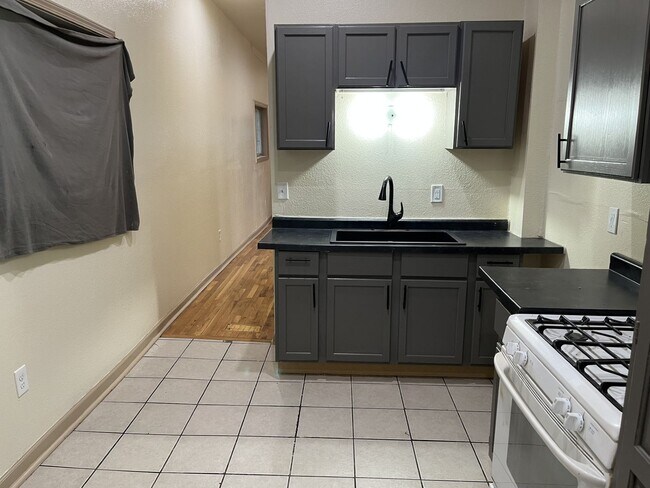 Foto del edificio - 2477-2479 N 6th St.