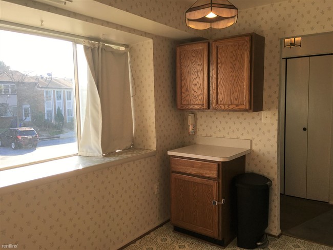 Building Photo - 3 br, 2.5 bath Townhome - 2384 Sun Valley Cir