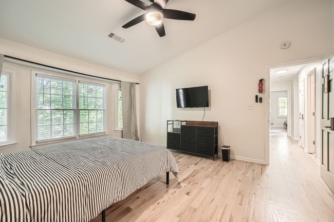 Foto del edificio - 466 Raven Springs Trail