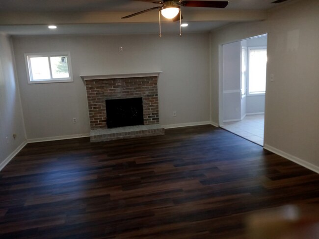 Building Photo - 1117 Valley Stream Ct