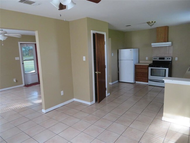 Foto del edificio - 7123-A Meadowgreen Ln