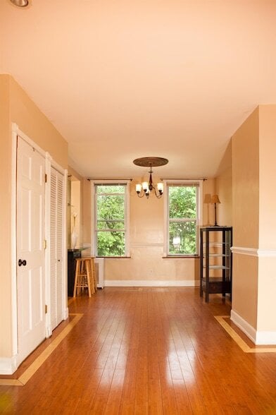 Foto del edificio - 384 Webster Ave