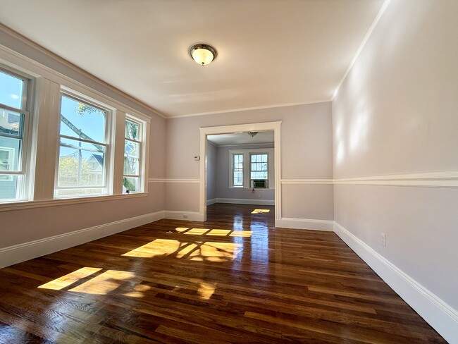 Building Photo - 27 Seven Pines Ave