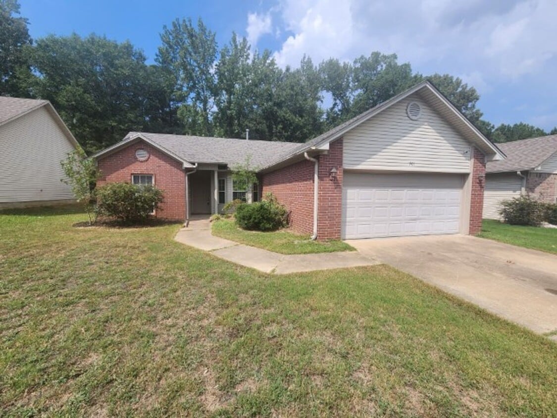 Primary Photo - 701 Hidden Forest Dr