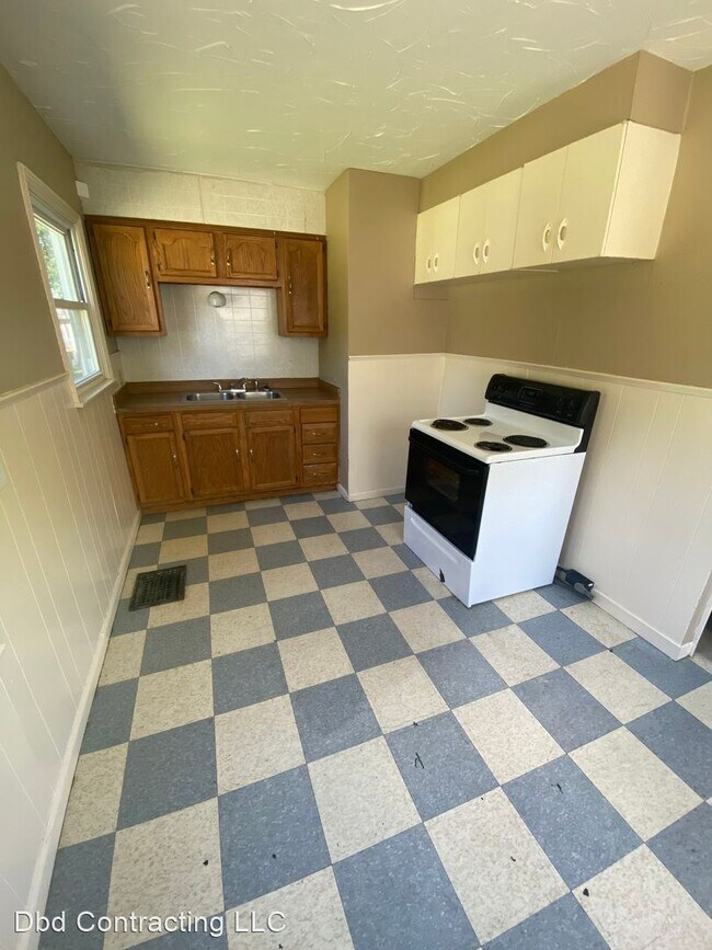 Building Photo - 3 br, 1.5 bath House - 4508 Atwood Dr.