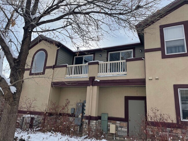 Foto del edificio - Beautiful End Unit Townhome... A must see!