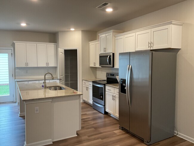 Foto del edificio - 430 Sagecroft Ln