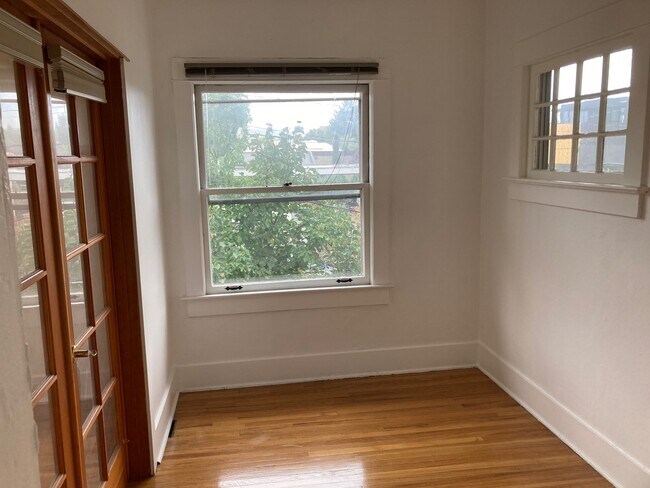 Bonus Room - 12 SE 26th Ave