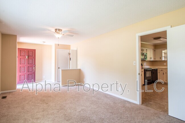 Building Photo - 631 Pine Hill Dr