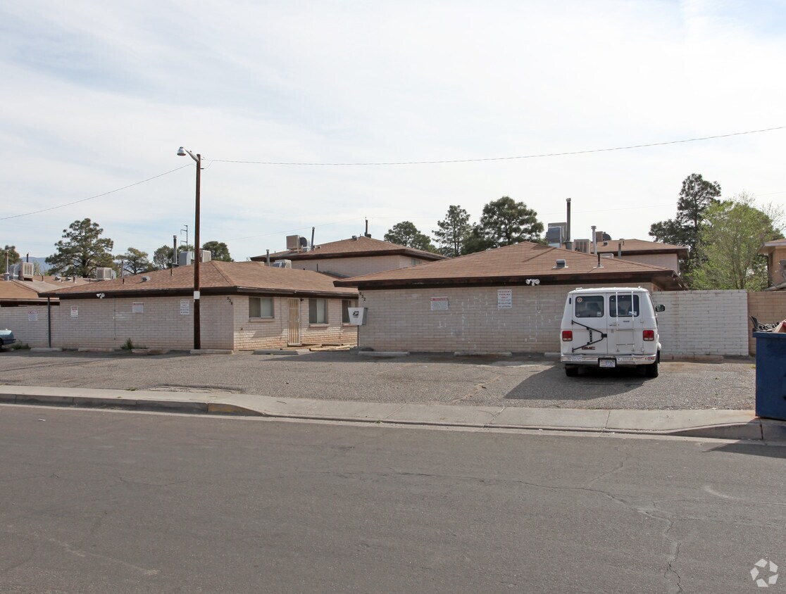 Foto principal - 528-532 Madeira Dr SE