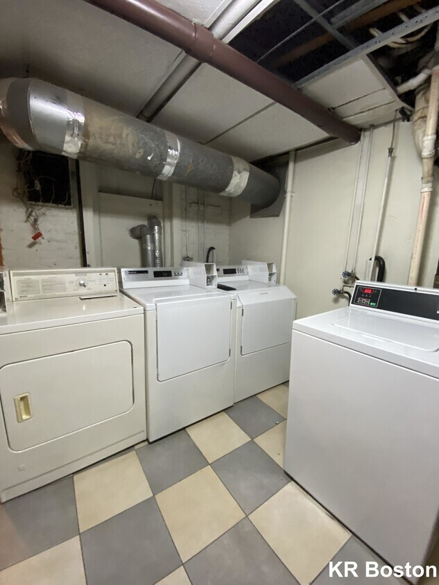 Foto del edificio - 31 Bay State Rd