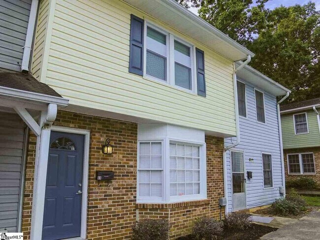 Foto del edificio - Greenville - Beautifully Renovated 3 BR/1....