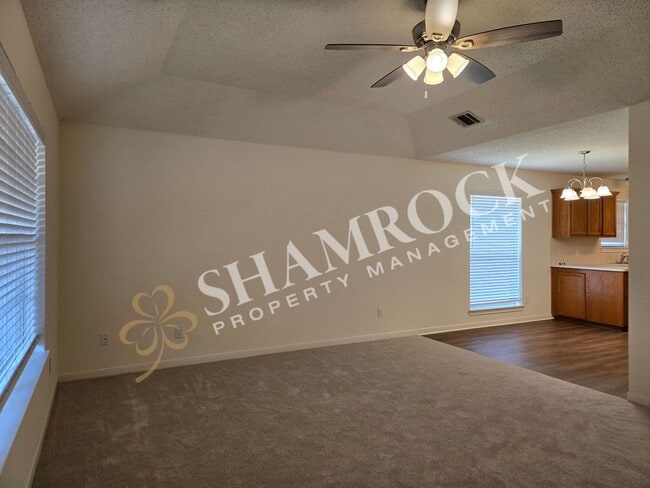 Building Photo - 2/2 Duplex in Midway ISD!